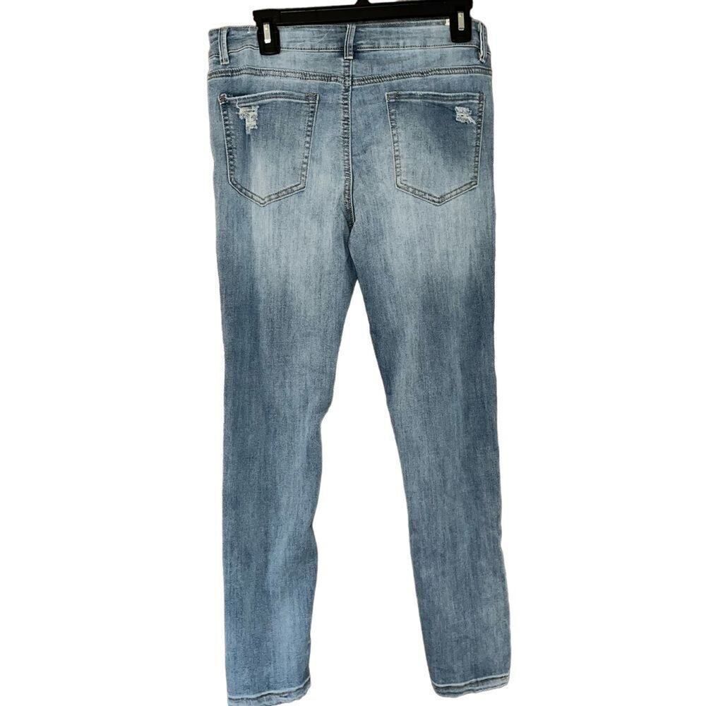 Almost Famous very distressed skinny jeans 7‎